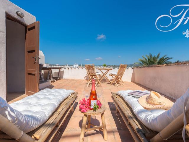 Casa en venta en Baleares Ibiza, Dalt Vila La Marina. Casa histórica reformada en Dalt Vila Ibiza. Casas.