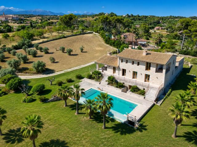 Casa en venta en Baleares Lloret de Vista Alegre. Excepcional finca con privacidad, jardín mediterráneo y gran potencial de ampliación en Lloret de Vistalegre, Mallorca En una de l. Casas Lloret de.