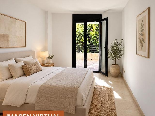 Casa en venta en Baleares Palma de Mallorca, Cala Major. Vivienda de 3 habitaciones con jardín privado y acceso directo a la piscina en Cala Major, Palma !. Casas Palma de.