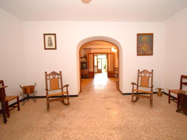 Casa en venta en Baleares Petra. Casa de pueblo con amplio jardin en Petra. Casas.