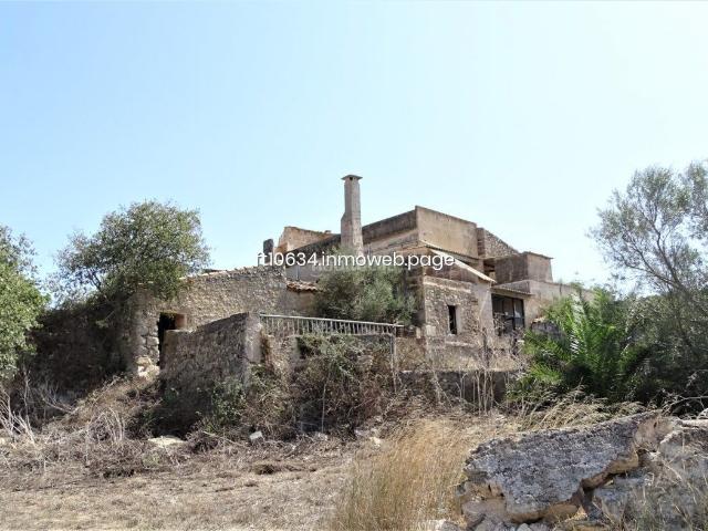 Casa en venta en Baleares Petra. RÚSTICA A REFORMAR DE 20 HECTÁREAS, CON POZO Y LUZ ELÉCTRICA. Casas.