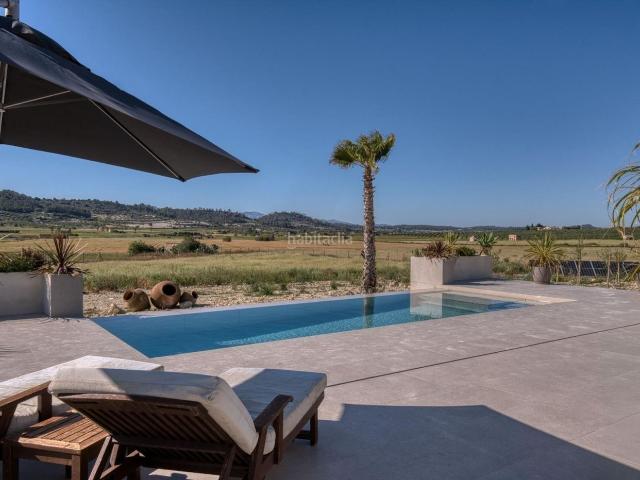 Casa en venta en Baleares Sant Joan. Una casa de campo de ensueño que satisface todas las necesidades de una familia le espera aquí, en medio de un pintoresco entorno. Casas Sant.
