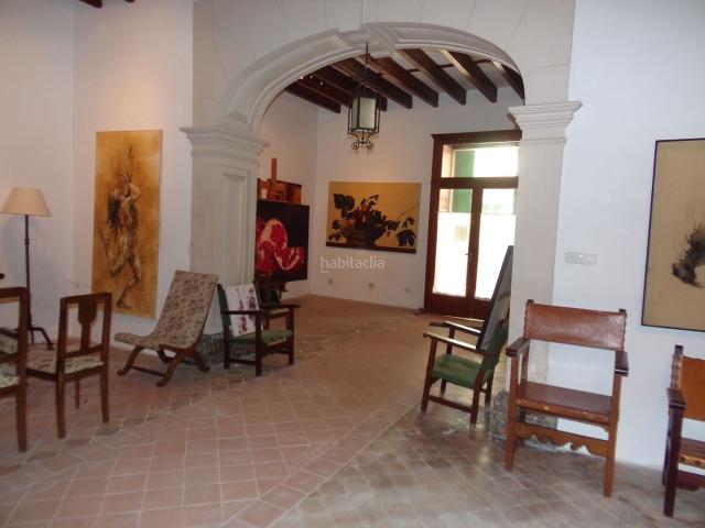 Casa en venta en Baleares Sant Joan. Casa de estilo señorial con gran patio. Casas Sant.