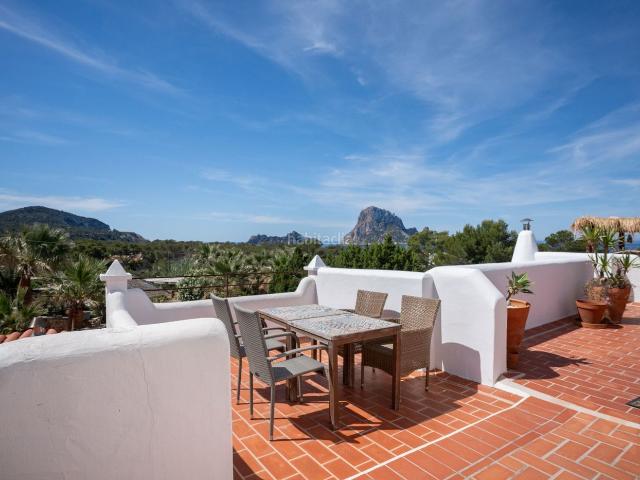 Casa en venta en Baleares Sant Josep de sa Talaia, Cala Vedella Cala Tarida. Una pequeña torre única con vistas a Es Vedrà. Casas Sant Josep de sa.