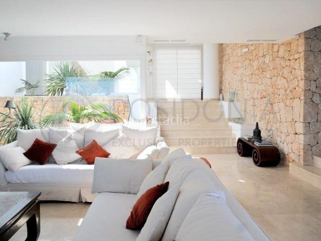Casa en venta en Baleares Sant Josep de sa Talaia, Cala Vedella Cala Tarida. Villa exclusiva con vistas panorámicas al mar y licencia turística. Casas Sant Josep de sa.