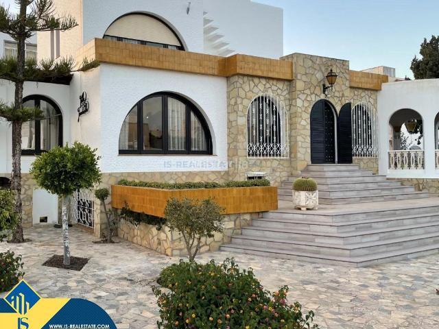 Casa en venta en Baleares Sant Josep de sa Talaia, Sant Jordi de Ses Salines Sant Francesc. Casa con piscina, Islas Baleares, Ibiza. 3 habitaciones 355 m² 2,5 kilómetros al mar. Casas Sant Josep.