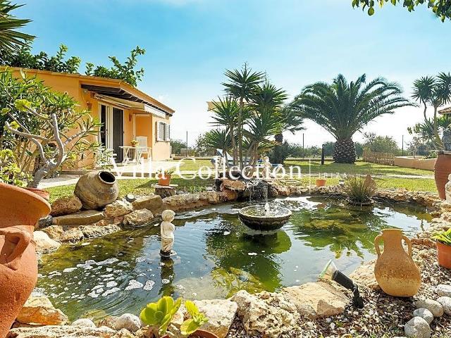 Casa en venta en Baleares Sant Josep de sa Talaia, Sant Jordi de Ses Salines Sant Francesc. Magnífica villa en Sa Carroca con increibles vistas al mar, isla de Formentera y Dalt Vila. Casas Sant.