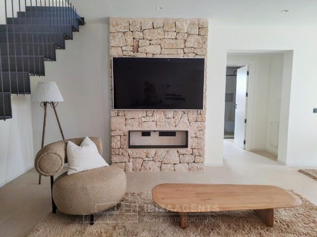 Casa en venta en Baleares Santa Eulària, Cap Martinet. VILLA MODERNA RECIÉN REFORMADA EN CAP MARTINET. Casas Santa.