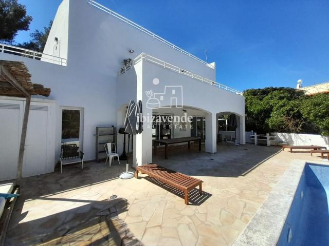 Casa en venta en Baleares Santa Eulària, Santa Eulària des Riu. Casa en Siesta con vistas al mar y a la montaña. Casas Santa.