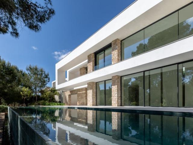 Casa en venta en Baleares Santa Eulària, Roca Llisa. Arquitectura mediterránea contemporánea en Roca Llisa, Ibiza. Casas Santa.