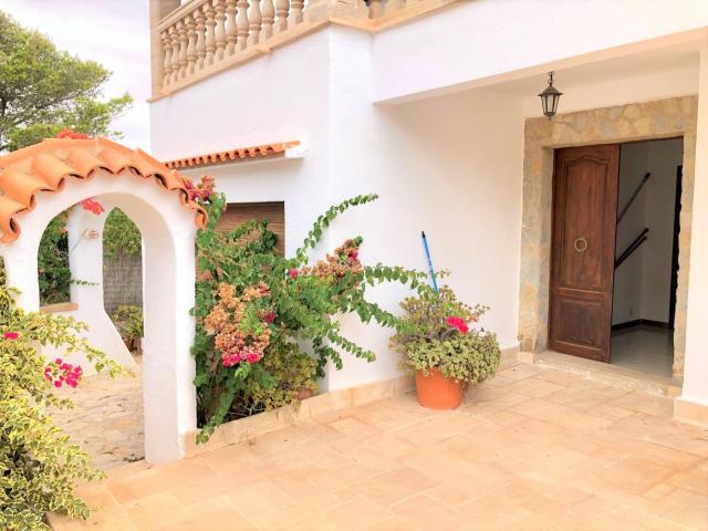 Casa en venta en Baleares Santanyí, Cala Llombards. Villa unifamiliar con garaje y piscina, vistas al mar, Cala Llombards. Casas.