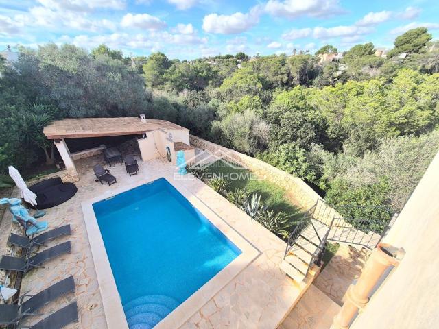Casa en venta en Baleares Santanyí, Cala Santanyí. Encantadora villa con licencia turística a solo 3 minutos a pie de Cala Santanyí. Casas.