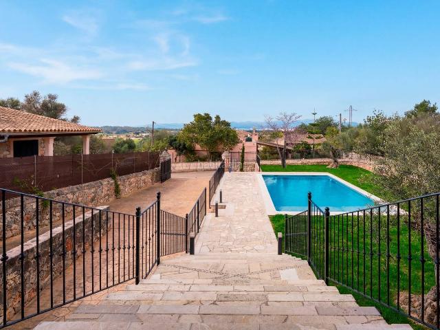 Casa en venta en Baleares Sineu. Encantadora vivienda unifamiliar con piscina y vistas abiertas en entorno natural en Sineu. Casas.