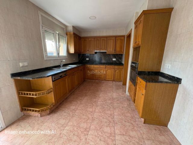 Casa en venta en Balenyà. Casa de 225 m con gran garaje y terraza en Balenyà. Casas.