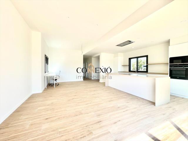 Casa en venta en Banyoles. Casa de obra nueva de una sola planta en Banyoles. Casas.