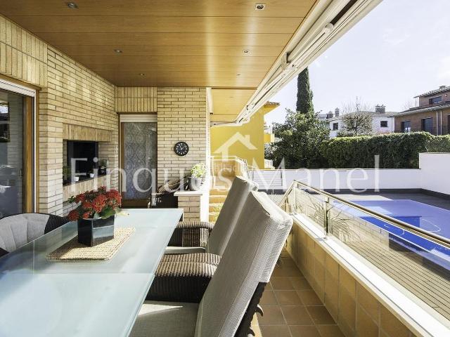 Casa en venta en Banyoles. Excellent xalet amb piscina a tocar de lEstany de Banyoles. Casas.