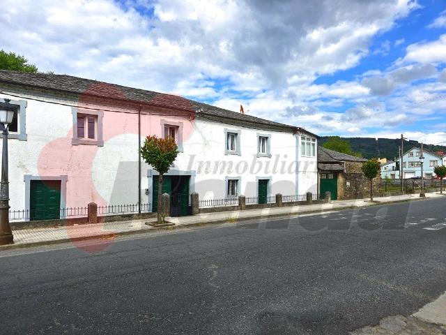 Casa en venta en Baralla. Oportunidad de Inversión Dos Viviendas y Suelo Urbanizable junto al Río en Baralla. Casas.