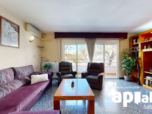 Casa en venta en Barberà del Vallès, Centre Eixample Can Llobet. CASA ADOSADA CON ASCENSOR. Casas Barberà del.