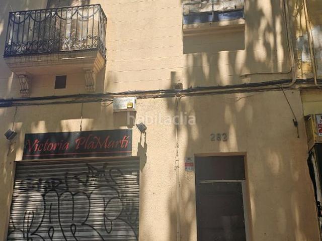 Casa en venta en Barcelona, Turó de la Peira. Una pieza con historia en el corazón de Virrei Amat. Un proyecto único para crear algo extraordinario. Casas.