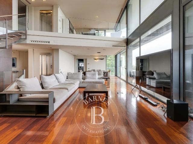 Casa en venta en Barcelona, Vallvidrera Tibidabo Les Planes. Arquitectura contemporánea y vistas excepcionales sobre Barcelona y el mar. Casas.