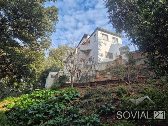 Casa en venta en Barcelona, Vallvidrera Tibidabo Les Planes. Casa con vistas a la montaña en la zona de Mas Guimbau. Casas.