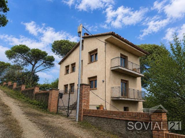 Casa en venta en Barcelona, Vallvidrera Tibidabo Les Planes. Casa unifamiliar con jardín y gran potencial en Vallvidrera. Casas.