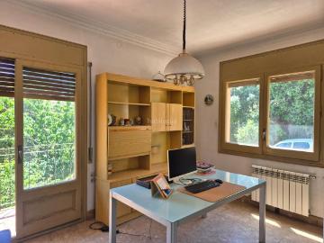 Casa en venta en Barcelona, Vallvidrera Tibidabo Les Planes. Casa unifamiliar con jardín y gran potencial en Vallvidrera. Casas.
