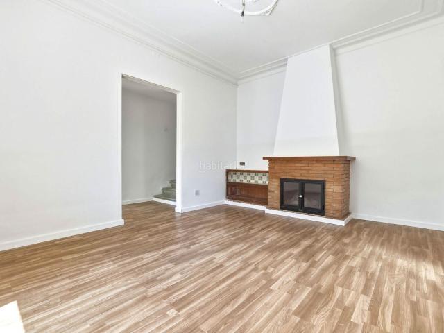 Casa en venta en Barcelona, Vallvidrera Tibidabo Les Planes. Casa unifamiliar con jardín y vistas al mar en Vallvidrera Tibidabo. Casas.
