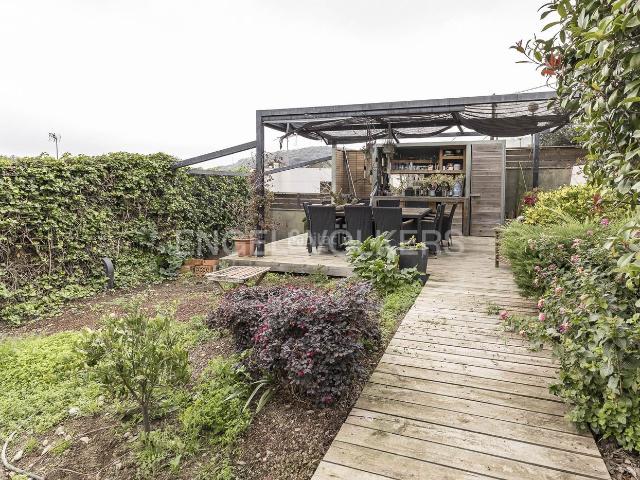 Casa en venta en Barcelona, Vallvidrera Tibidabo Les Planes. Casa unifamiliar soleada con vistas a Collserola. Casas.