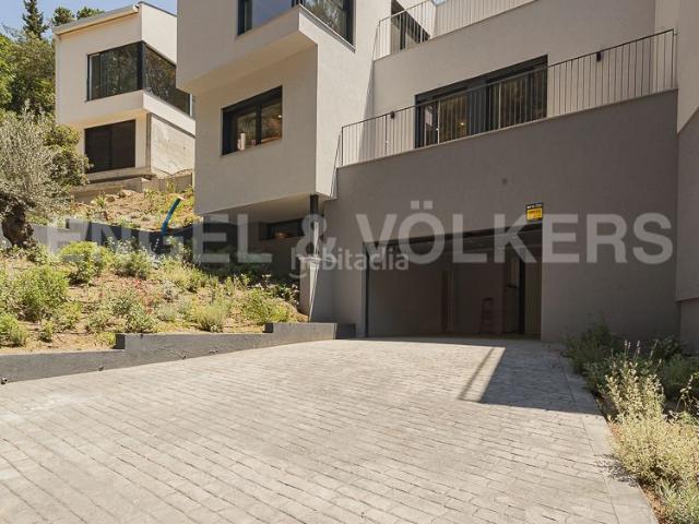 Casa en venta en Barcelona, Vallvidrera Tibidabo Les Planes. Magnifica casa reformada con jardín y piscina en Sarrià. Casas.