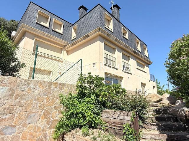 Casa en venta en Barcelona, Vallvidrera Tibidabo Les Planes. Exclusiva casa con jardín y 6 suites en Vallvidrera. Casas.