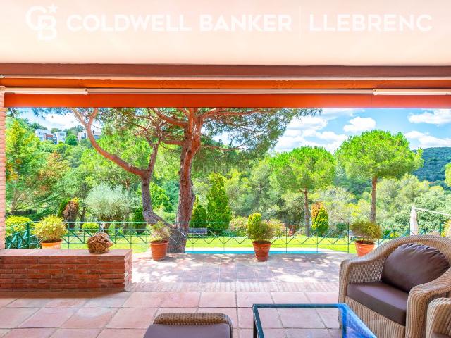 Casa en venta en Barcelona, Vallvidrera Tibidabo Les Planes. Espectacular casa con piscina y gran jardín en Vallvidrera. Casas.