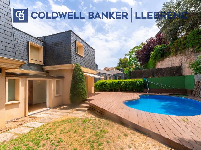 Casa en venta en Barcelona, Vallvidrera Tibidabo Les Planes. Hermosa casa con jardín y piscina en venta en Vallvidrera. Casas.