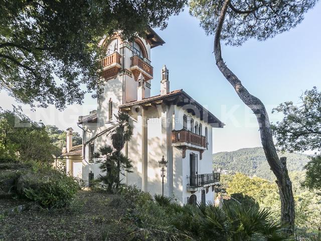 Casa en venta en Barcelona, Vallvidrera Tibidabo Les Planes. Villa Modernista en Vallvidrera. Casas.