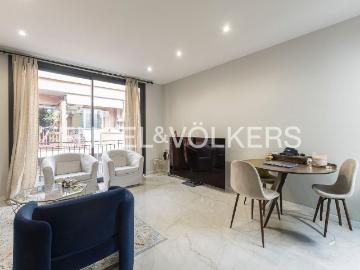 Casa en venta en Barcelona, Vila de Gràcia. Propiedad versátil en el Corazón de Gràcia. Casas.