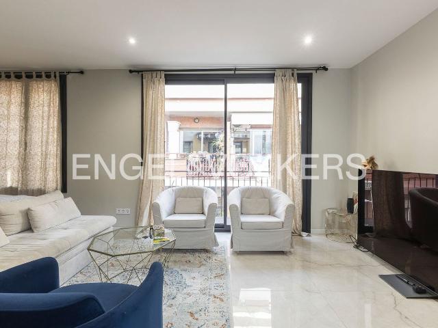 Casa en venta en Barcelona, Vila de Gràcia. Propiedad versátil en el Corazón de Gràcia. Casas.