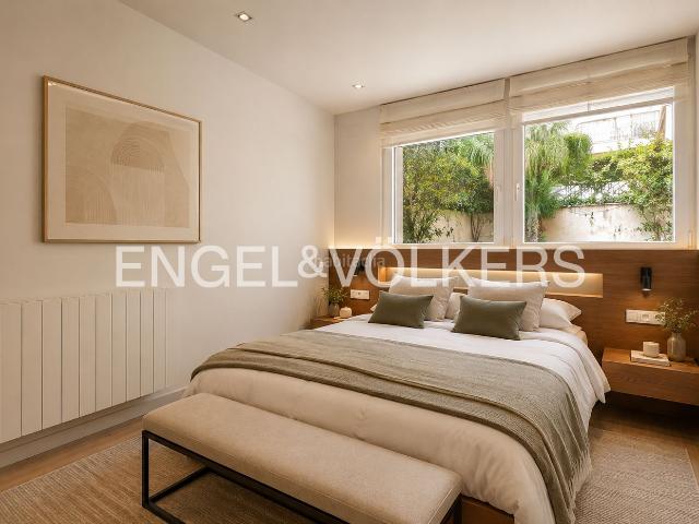 Casa en venta en Barcelona, Barri de les Corts. Casa unifamiliar en la emblemática Plaça de la Concòrdia. Casas.