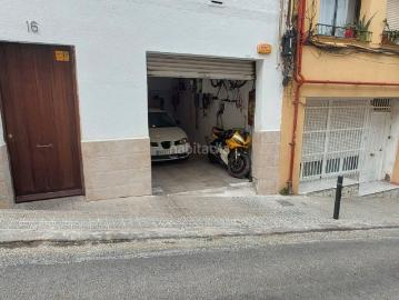Casa en venta en Barcelona, Carmel. Casa de 70m construida en solar de 200m. Casas.