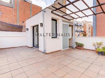 Casa en venta en Barcelona, El Camp d´en Grassot i Gràcia Nova. Casa con terraza privada en venta en Gracia, Barcelona. Casas.