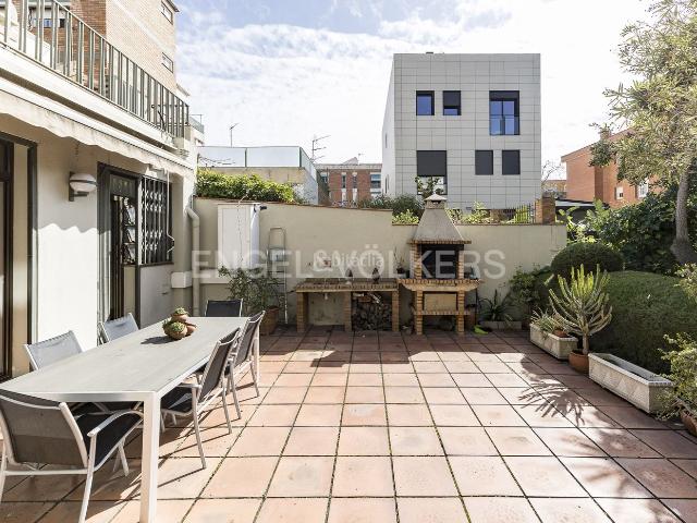 Casa en venta en Barcelona, Horta. Casa con jardín y terraza, en Horta. Casas.