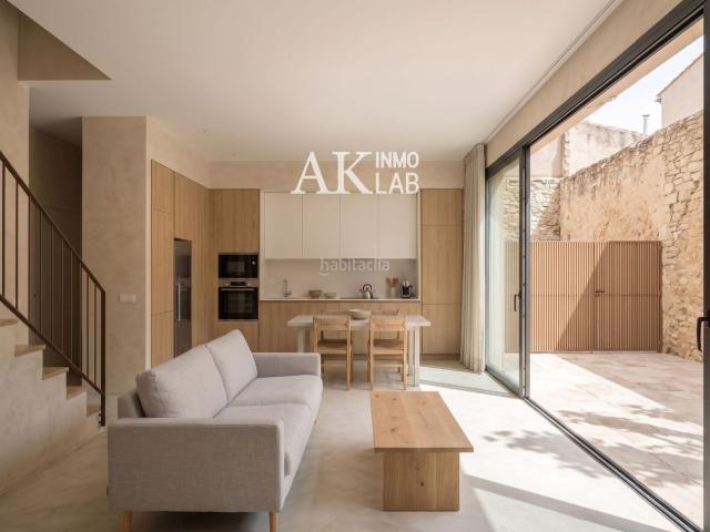 Casa en venta en Barcelona, Horta. Exclusiva casa de obra nueva terraza cerca al Parc de les Rieres dHorta. Casas.