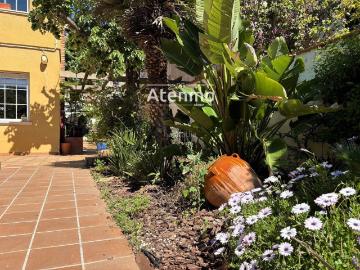 Casa en venta en Barcelona, Horta. GRANOLLERS HORTA Casa a cuatro vientos totalmente independiente con jardín. Casas.