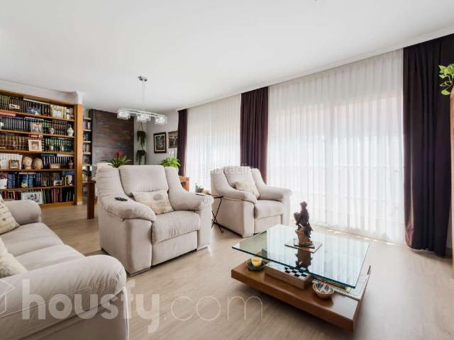 Casa en venta en Barcelona, La Bordeta. Casas.