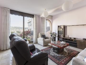 Casa en venta en Barcelona, La Font d´en Fargues. Fantástica casa en calle tranquila con jardín en Font den Fargues. Casas.