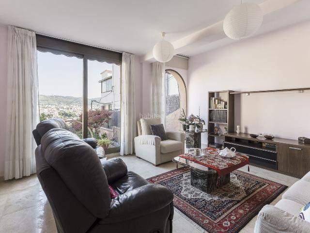 Casa en venta en Barcelona, La Font d´en Fargues. Fantástica casa en calle tranquila con jardín en Font den Fargues. Casas.