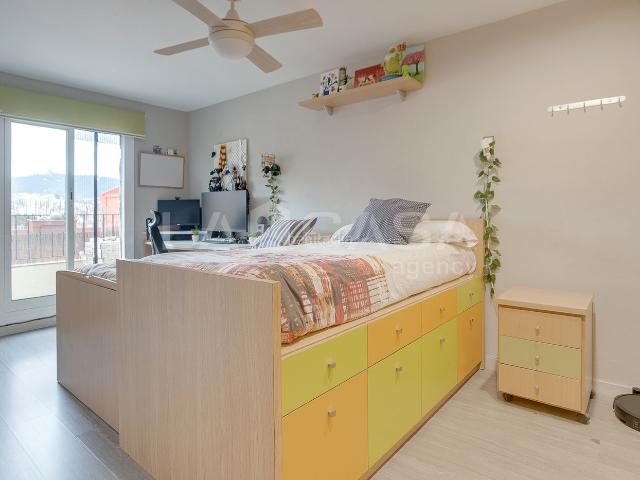 Casa en venta en Barcelona, La Font d´en Fargues. GRAN OPORTUNIDAD EN INMEJORABLE ZONA!. Casas.