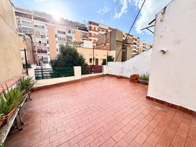 Casa en venta en Barcelona, La Marina del Port. Encantadora Casa en La Marina del Port Oportunidad para Reformar. Casas.