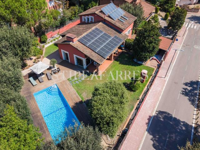 Casa en venta en Barcelona, La Salut. En venta: exclusiva villa con jardín y piscina en Valldoreix. Casas.