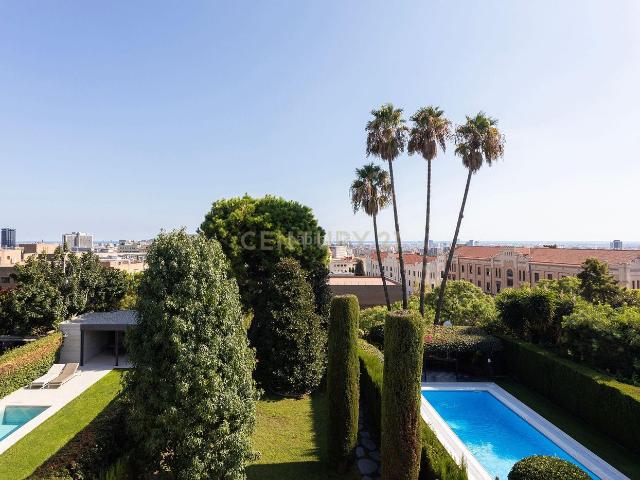 Casa en venta en Barcelona, Pedralbes. Exclusivo chalet adosado con piscina y pádel en Pedralbes. Casas.
