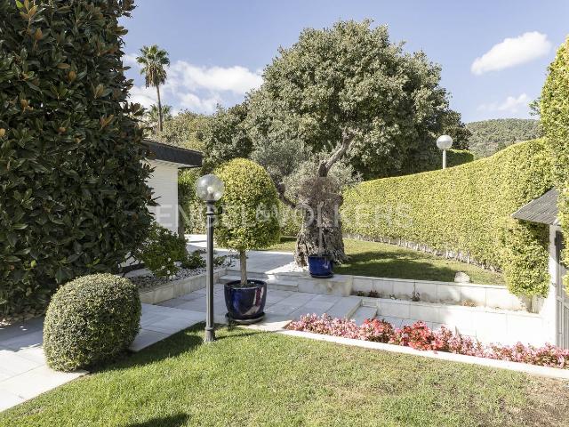 Casa en venta en Barcelona, Pedralbes. Magnífica propiedad con jardín en Pedralbes. Casas.